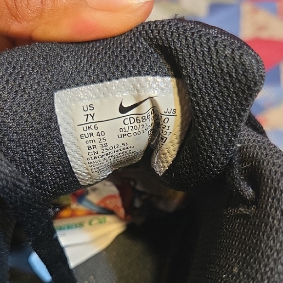 Nike Air Max Kids Black and White Sneakers - Picture 8 of 9